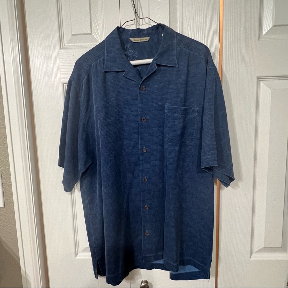 Tommy Bahama Men’s M silk shirt blue waffle pattern short sleeve classic preppy